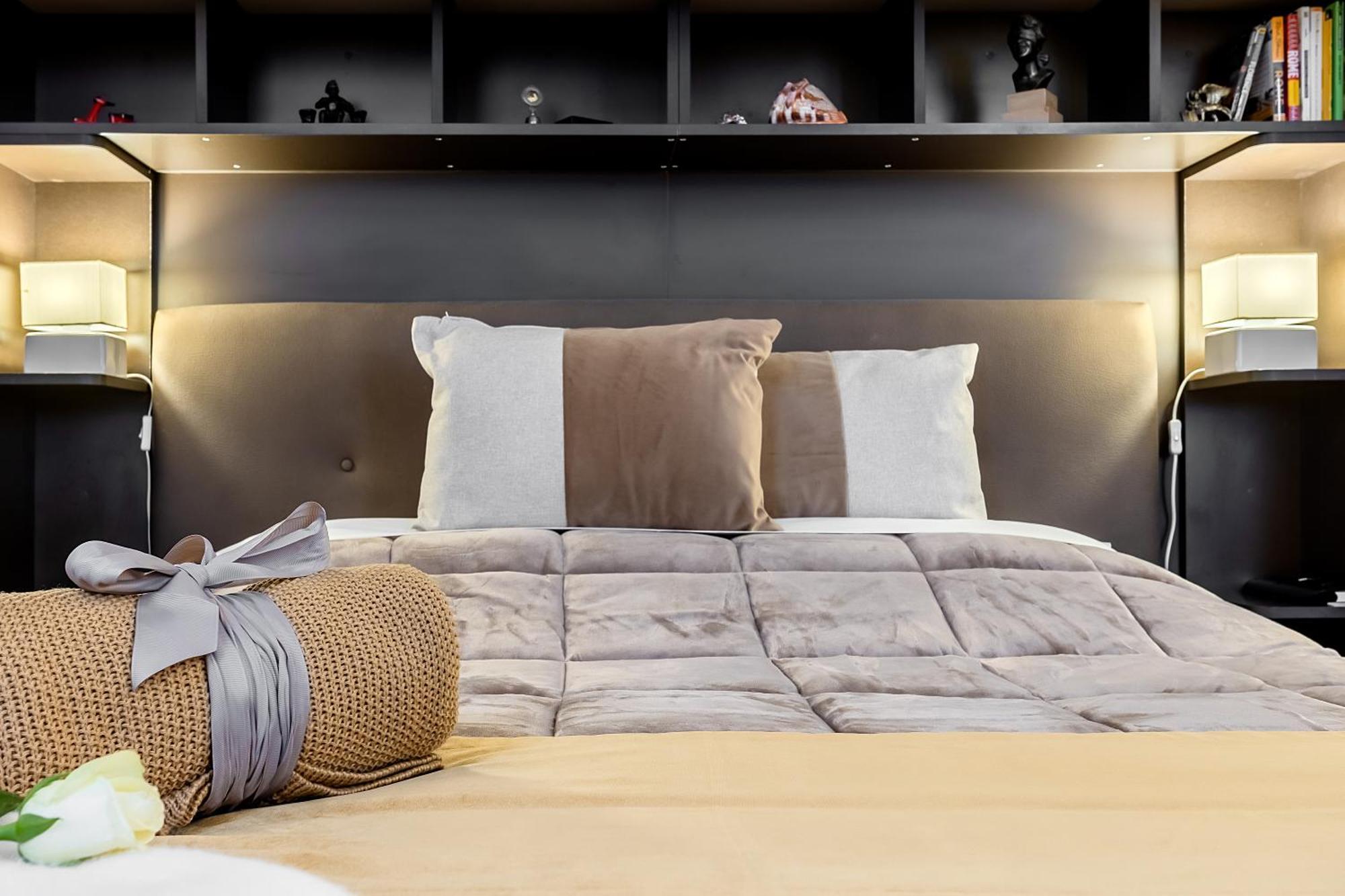Trevi Fountain Luxury Apartment