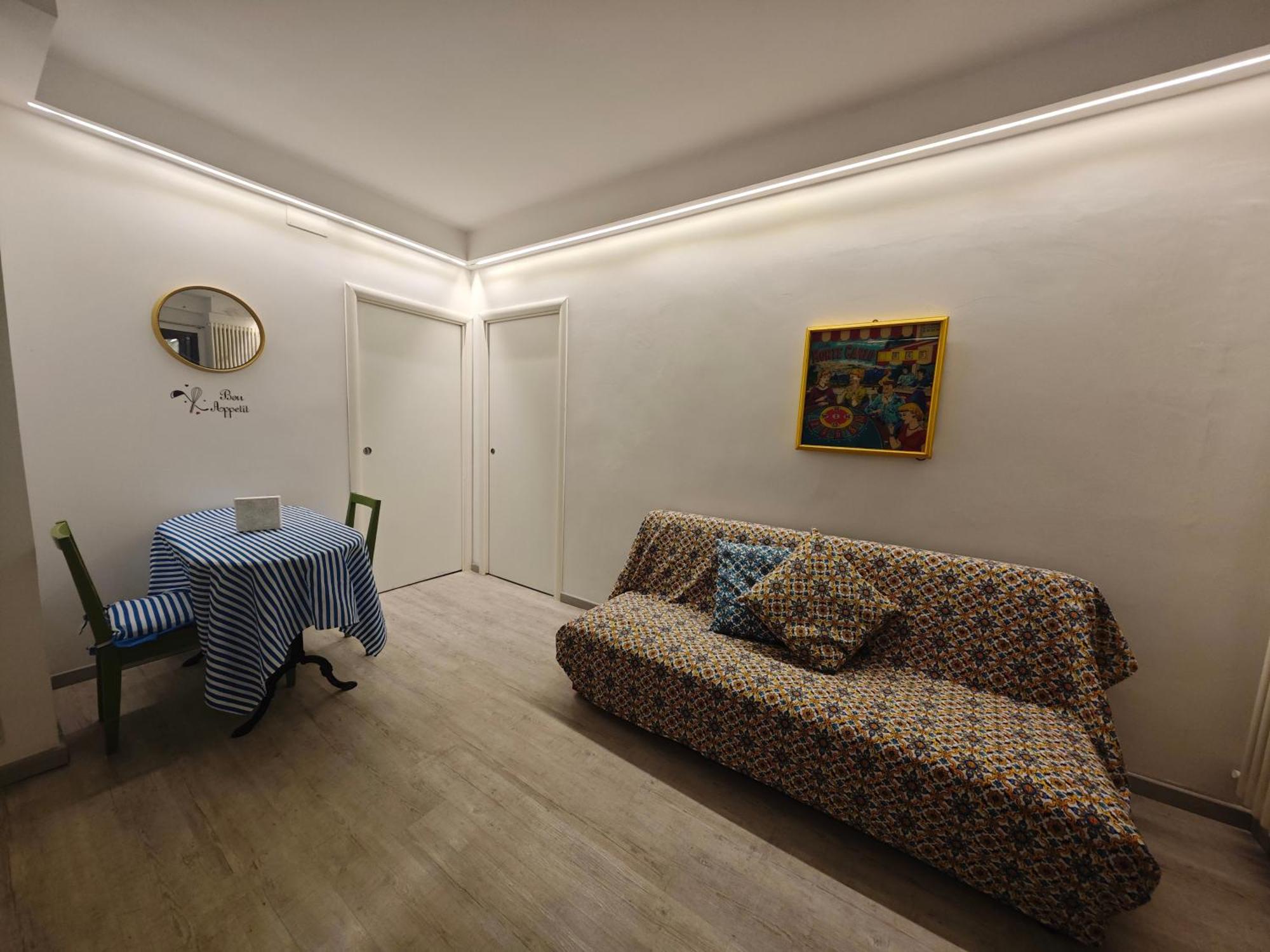 Clara's Con Ingresso Indipendente
