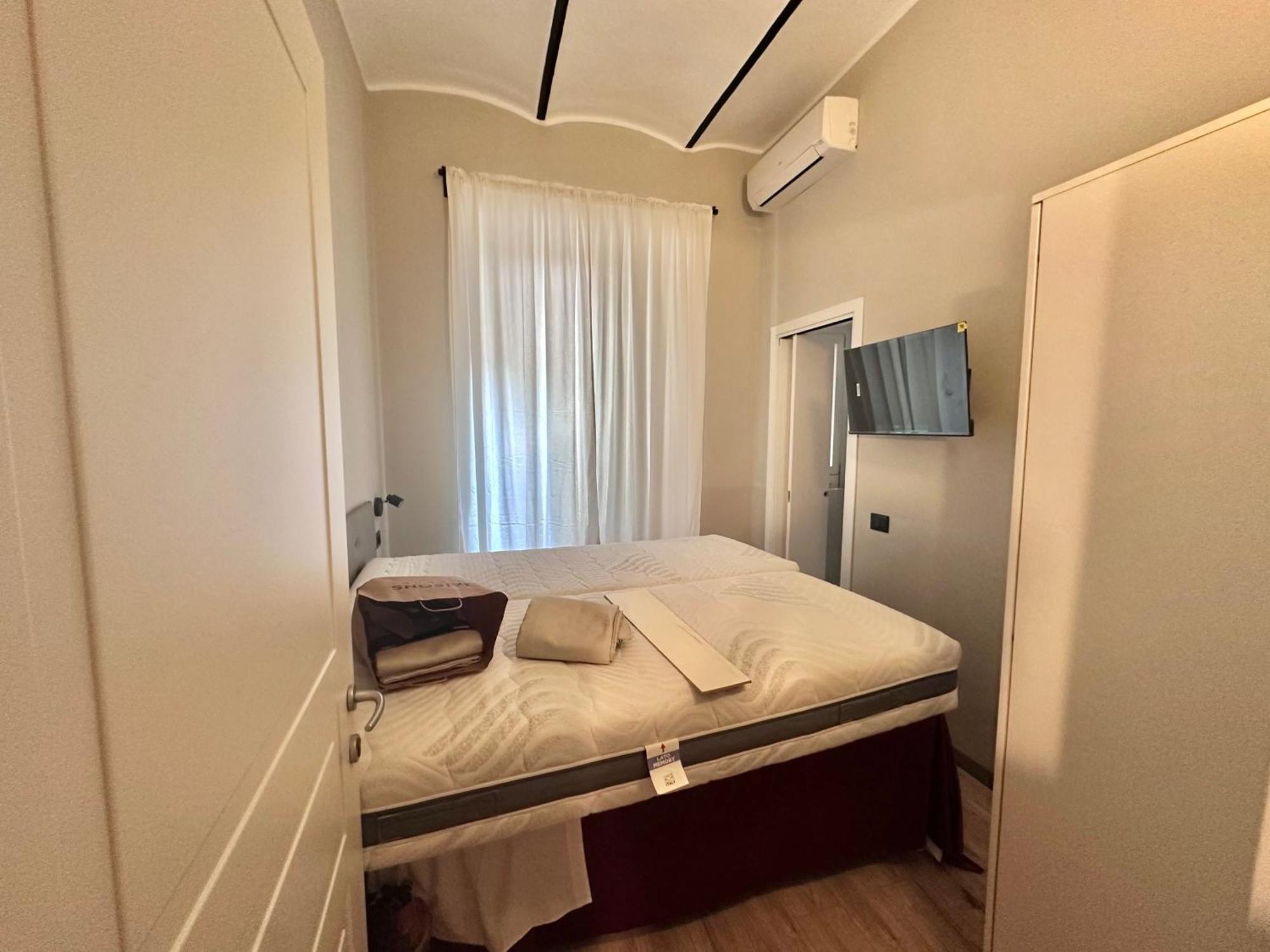 Holidays Hostel *