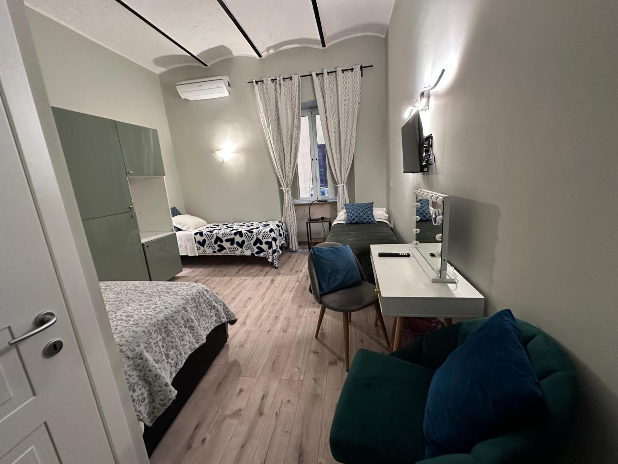 Holidays Hostel *
