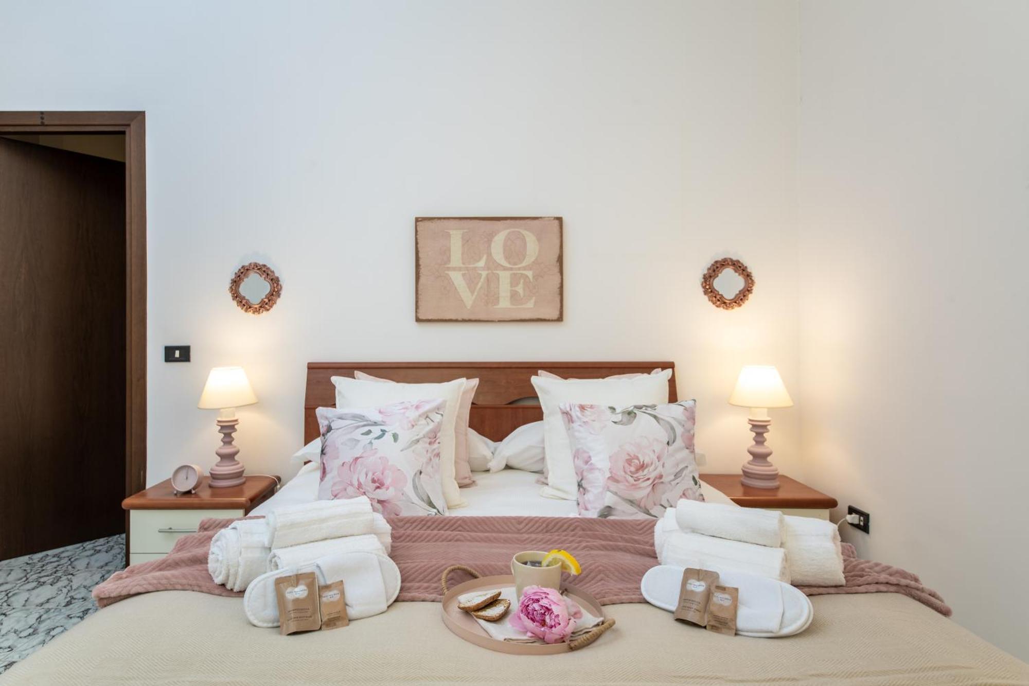 Romantica Laterano Apartment *