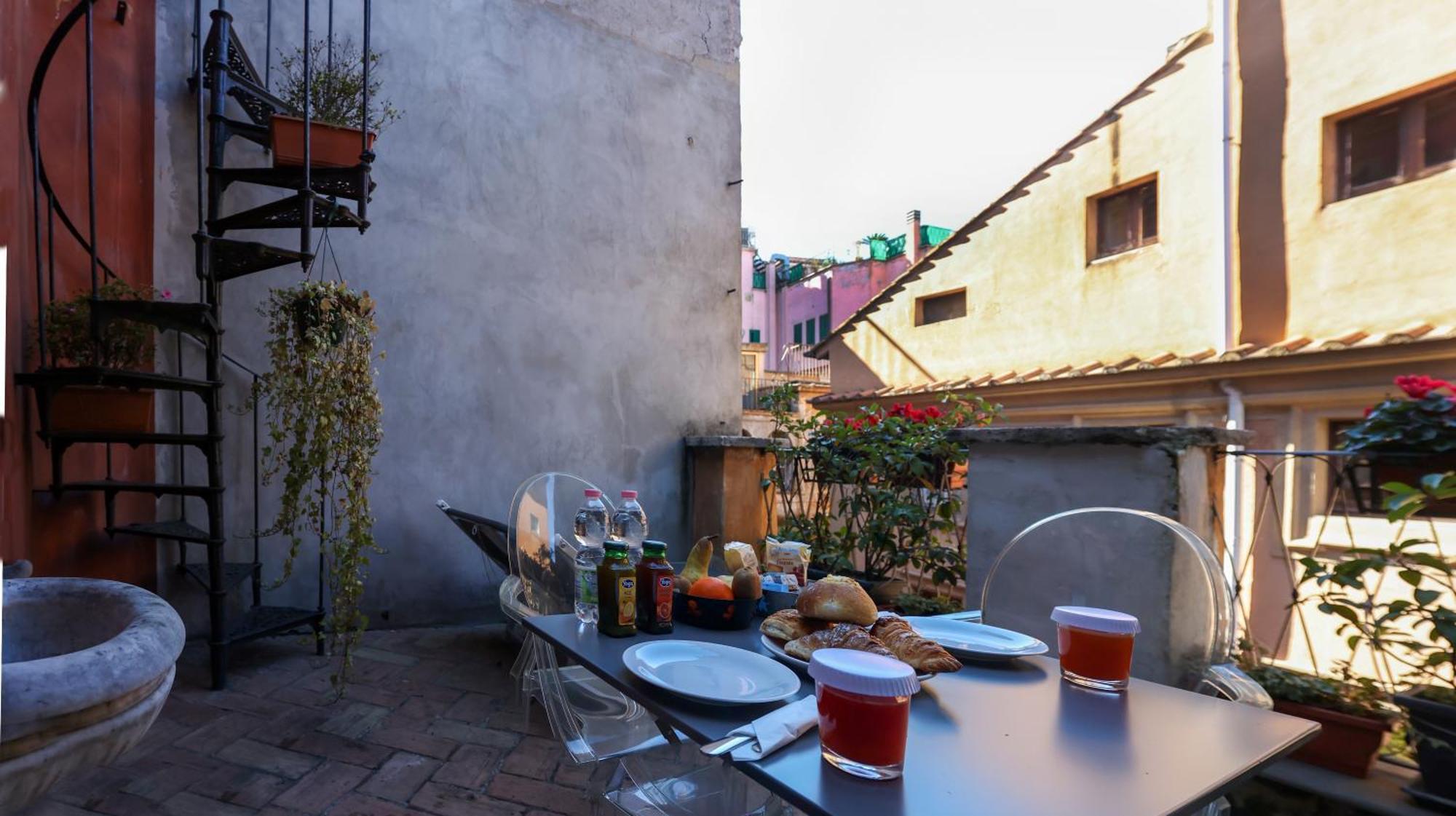 Casa De' Coronari *