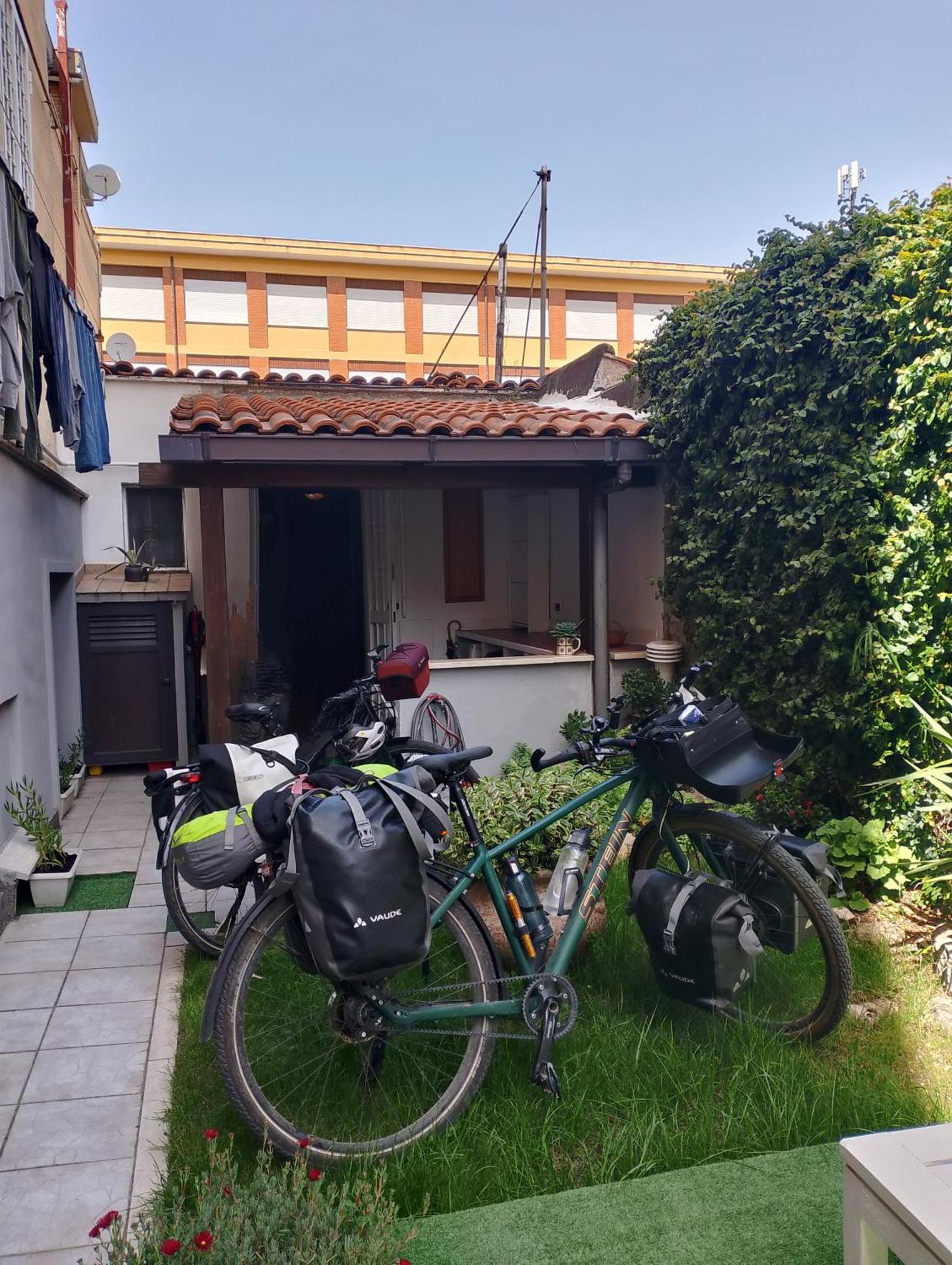 Apartment House With Private Garden Rome