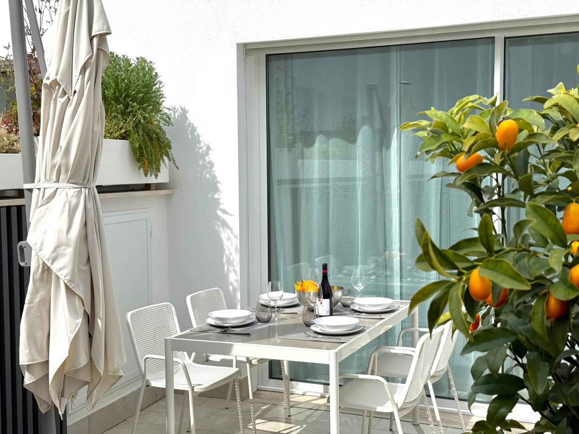 Apartment With Private Courtyard - Colosseum & Forum Rome