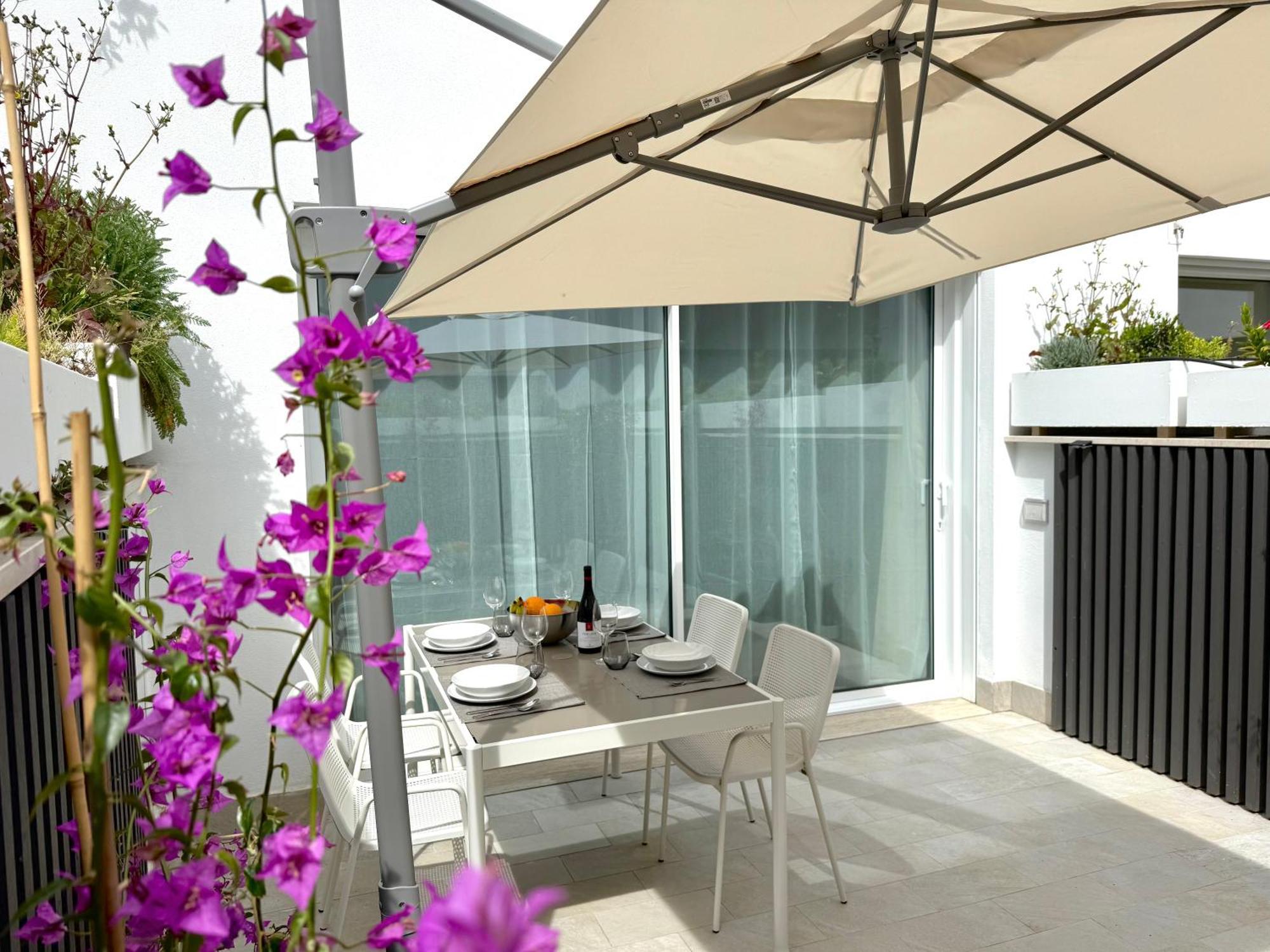 With Private Courtyard - Colosseum & Forum Apartment *