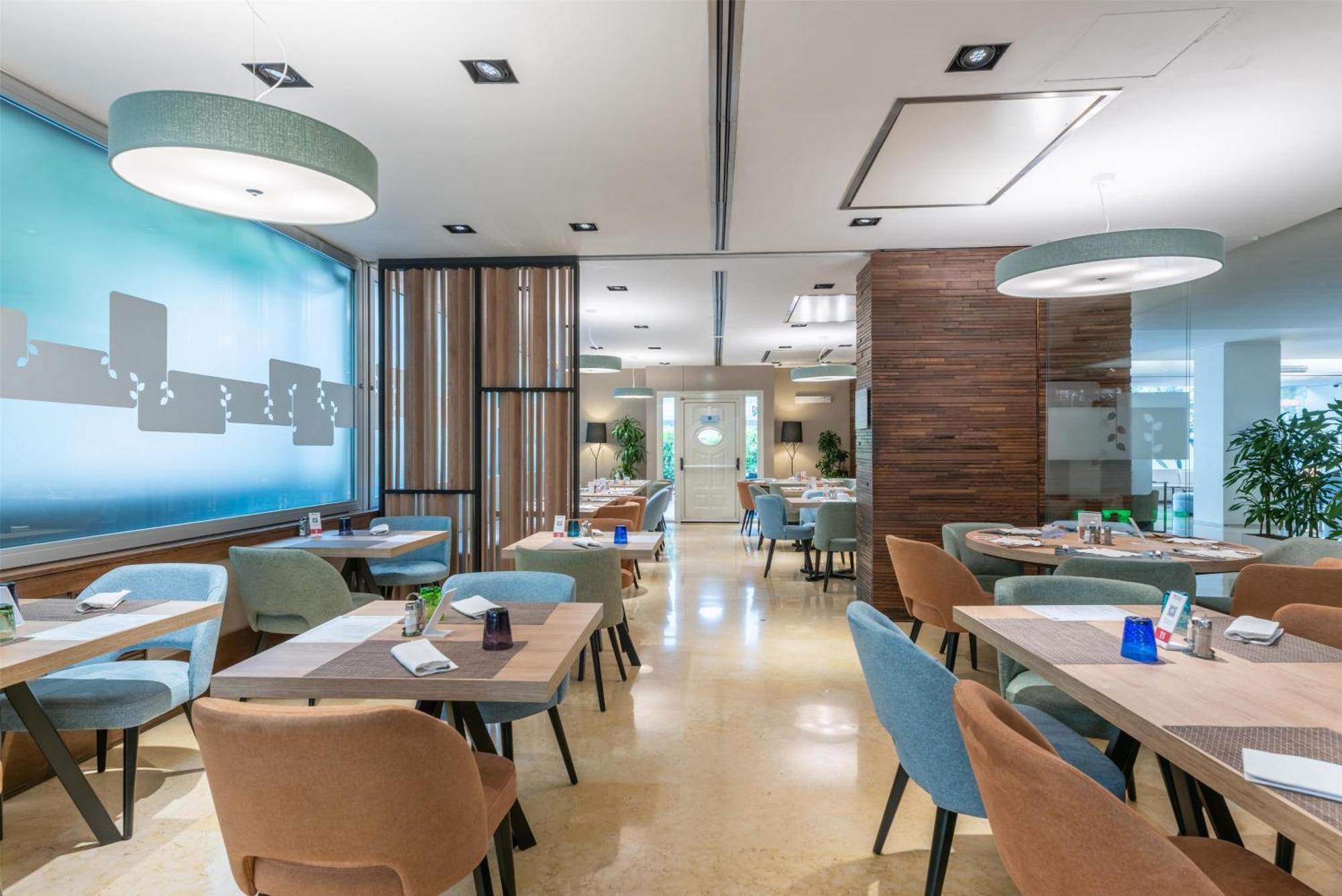 Hilton Garden Claridge 4*