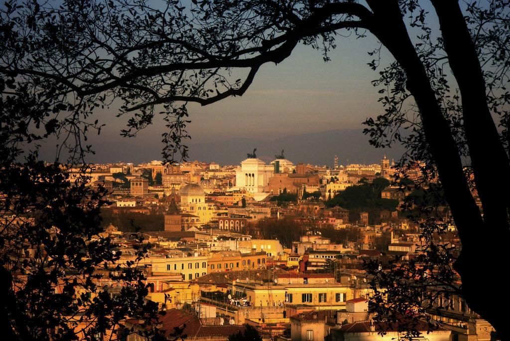 Over The Tiber Loft Apartment Rome