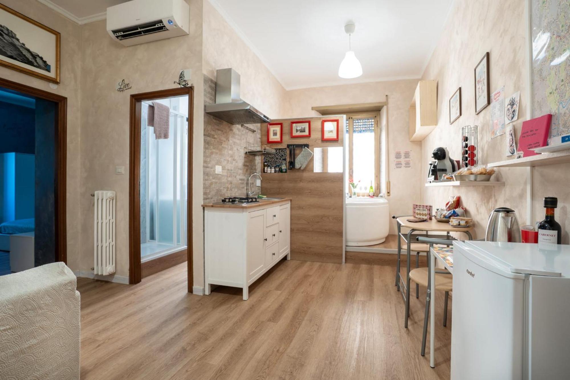 Casa Con Idromassaggio Metro C Alessandrino - San Giovanni E Trenino Laziali-termini -betti House *