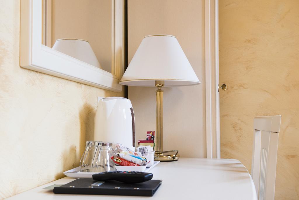 Domus Trevi Bed & Breakfast 3*
