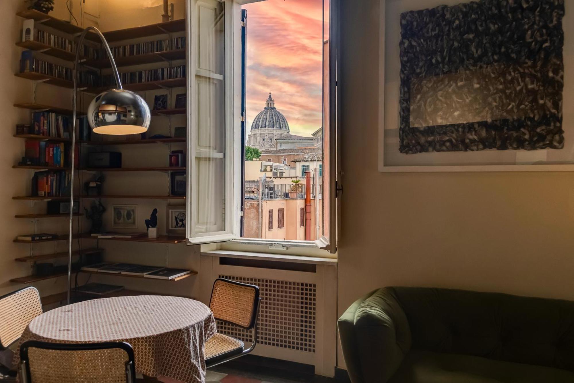 Penthouse In Exclusive Borgo Pio District Apartment