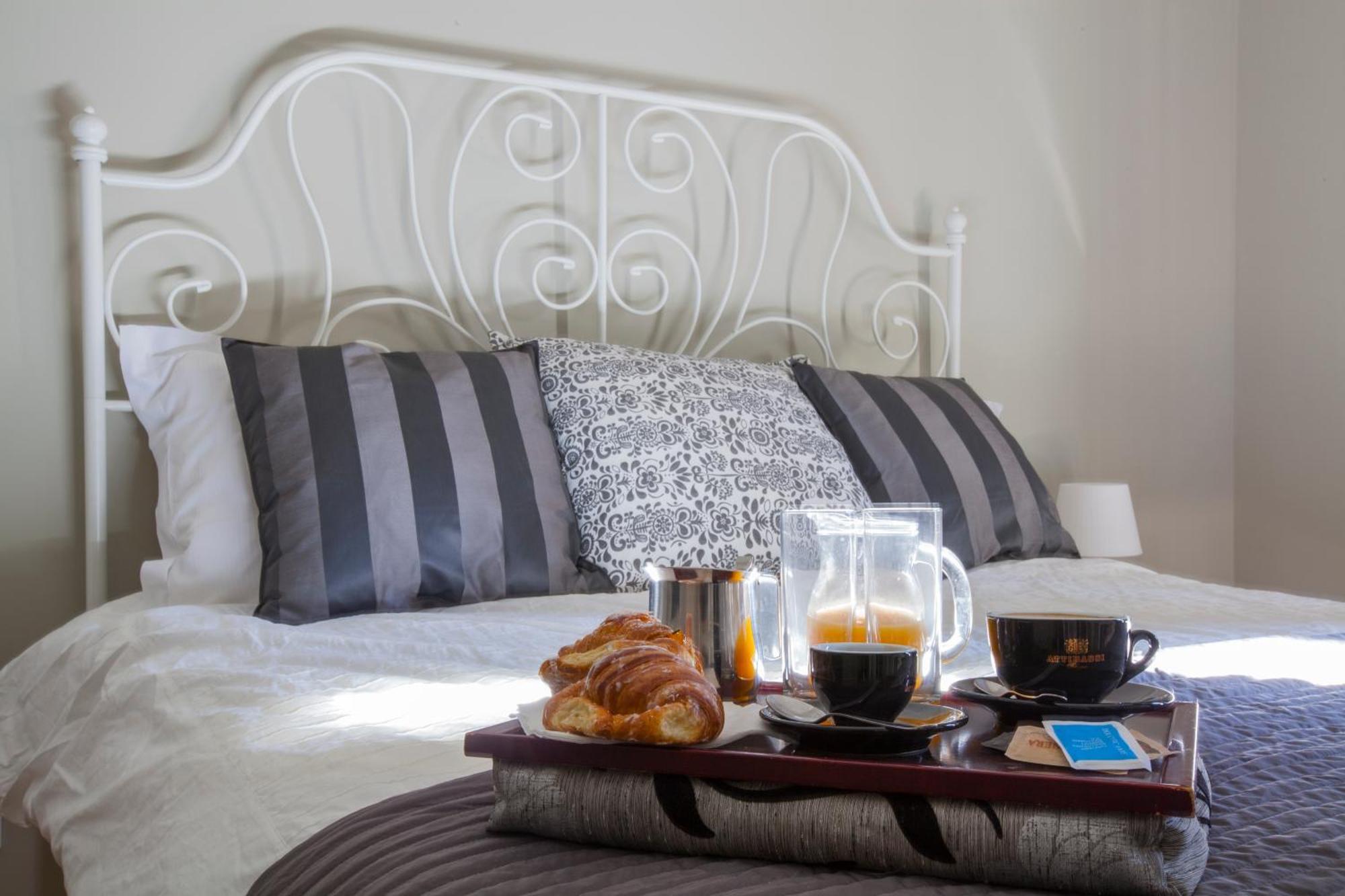 Un Attimo A Bed & Breakfast