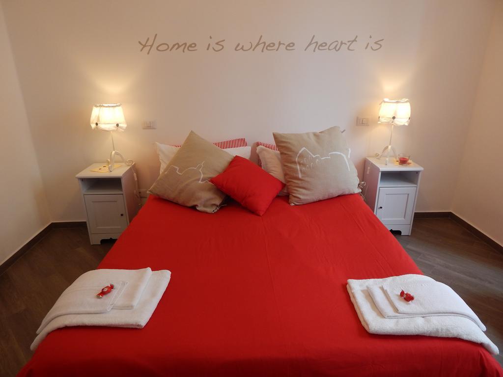 Red Flat In Appartement
