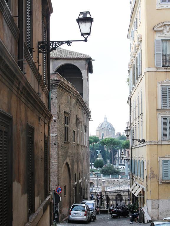 Hella Ibernesi 23 Fori Imperiali Inn, New Gestion! *