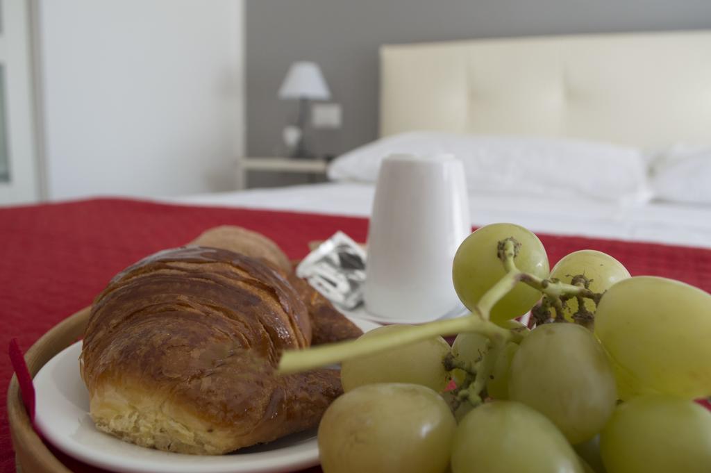 Bed & Breakfast Domus Raffaello 3*