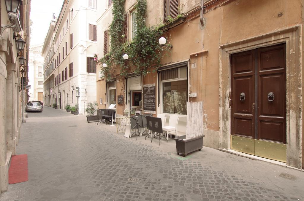 Gold Spanish's Steps Apartment