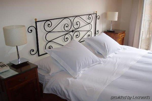 Trevi Aparthotel 2*