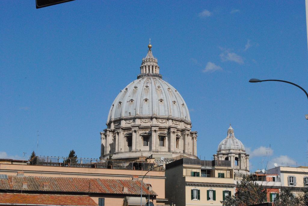 Di Fronte Alla Cupola