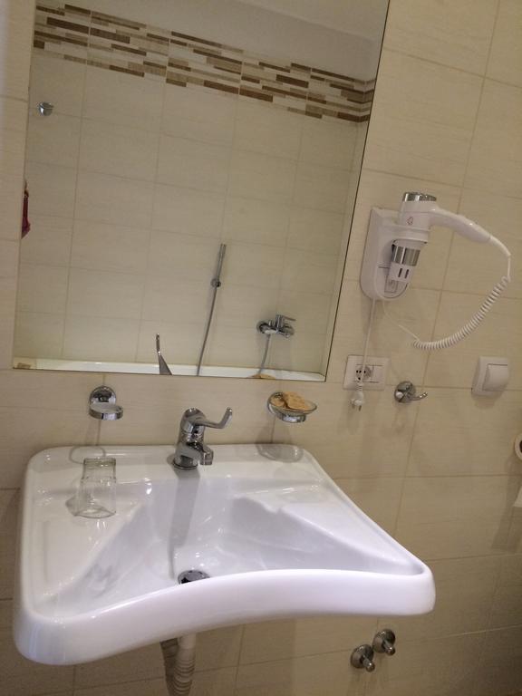Serventi Longhi Rome