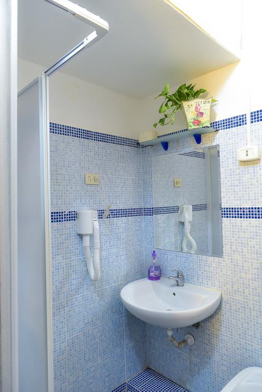 Guest house Casa Vacanza Frendy - Free Airport Transportation On Arrival If You Book An Apartment Of Minimum 3 Nights And 6 People