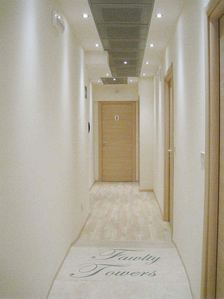 Fawlty Towers 2*