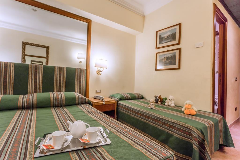 Hotel Raeli Lux