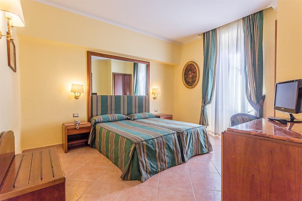 Hotel Raeli Lux