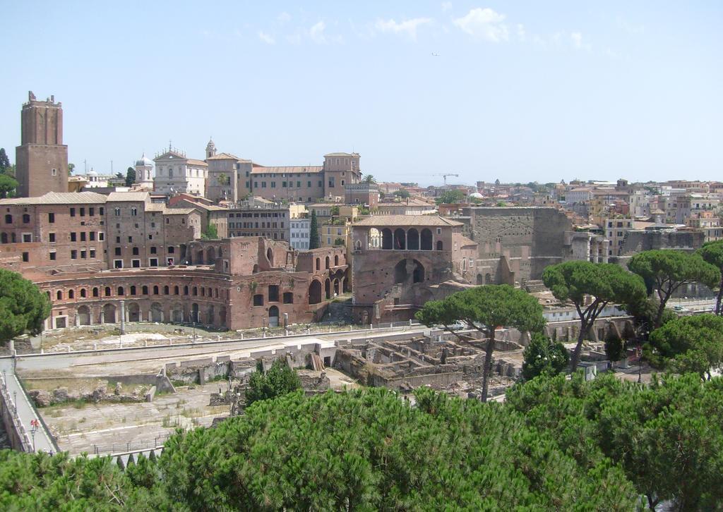 Viale Del Colosseo *