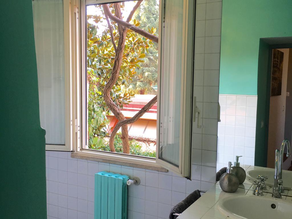 Garibaldi Roof Garden Apartment *