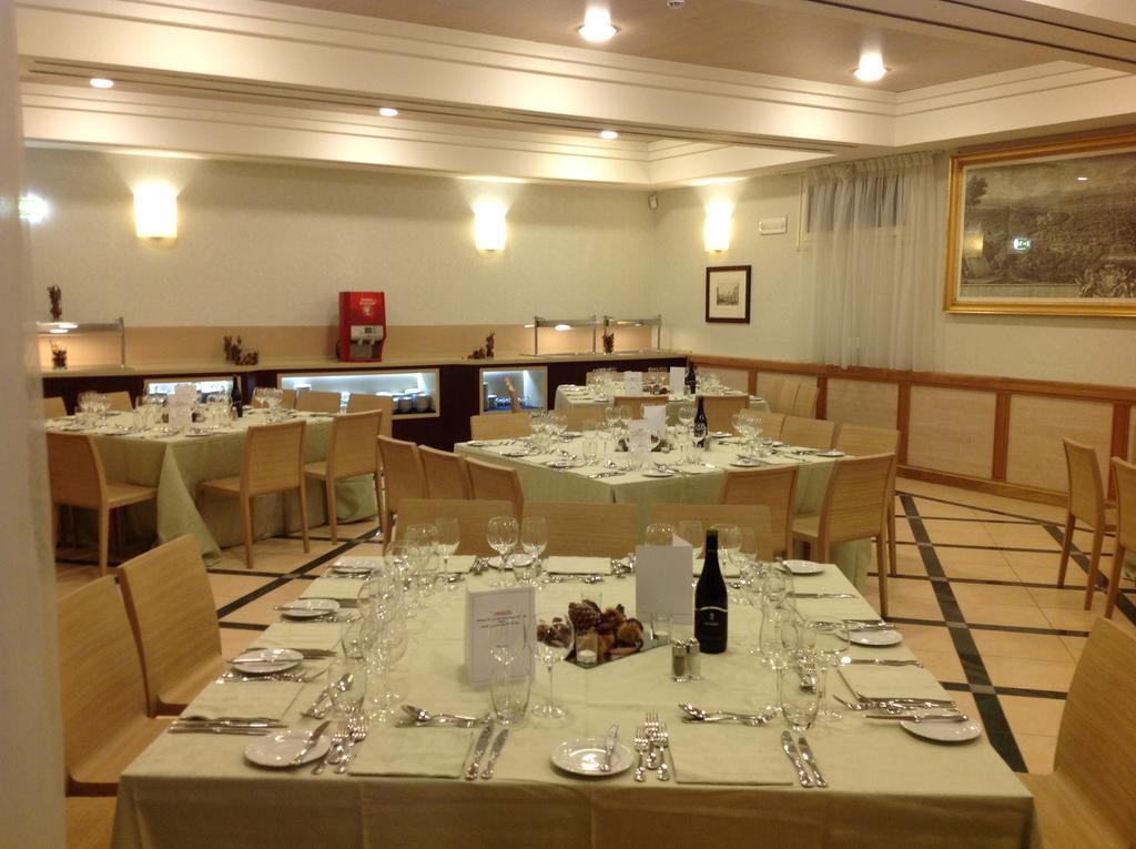Domus Australia Hotel 4*
