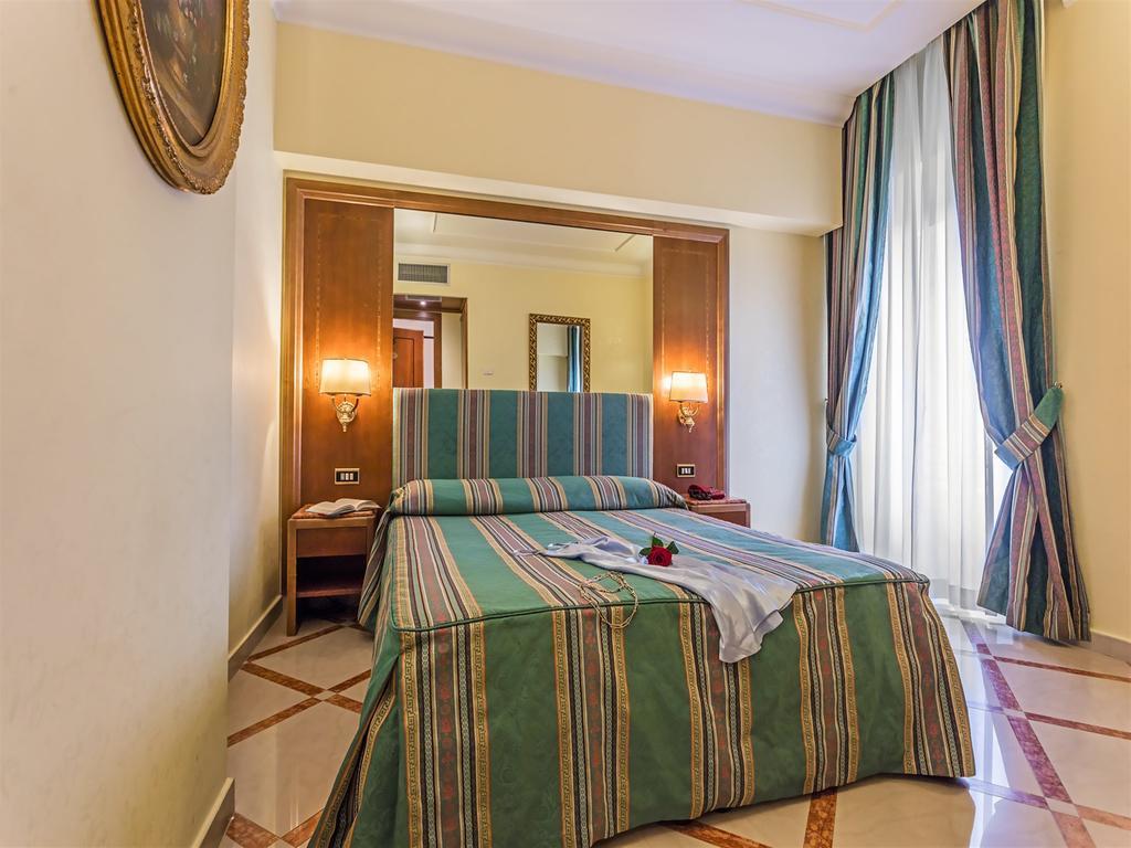 Raeli Noto 3*