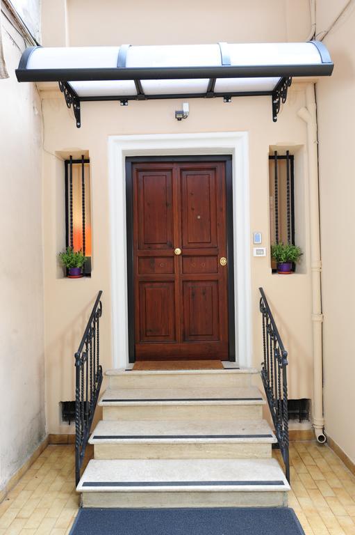Fotofever Apt, Two Bedrooms With Air Conditioned In Elegant Shopping Area, Close To Vatican City Apartment