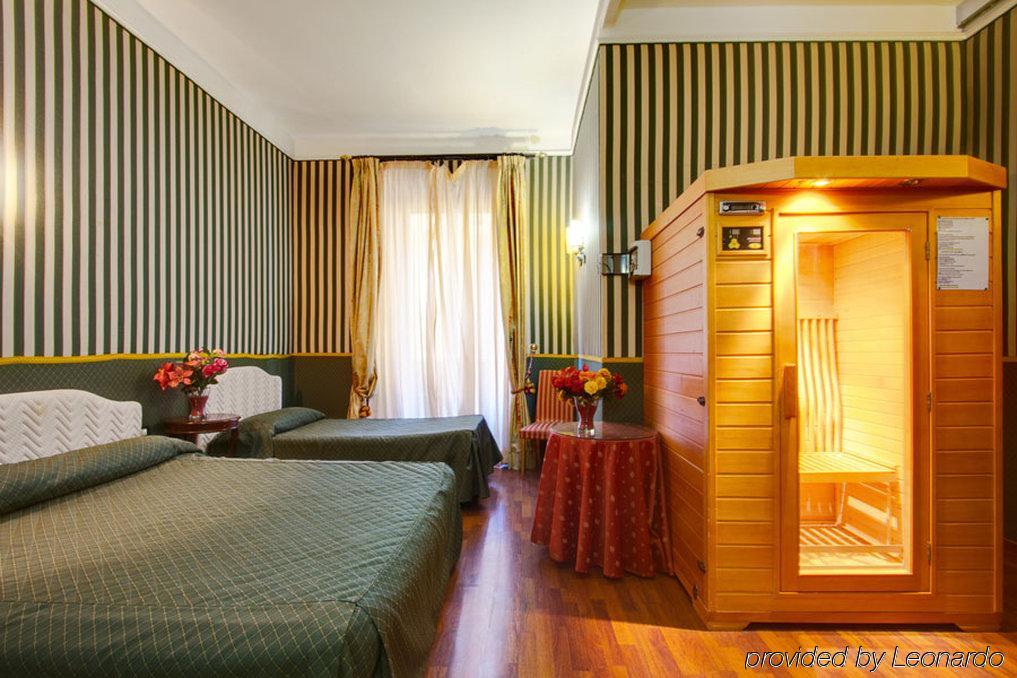 Aquarium Hotel 2*