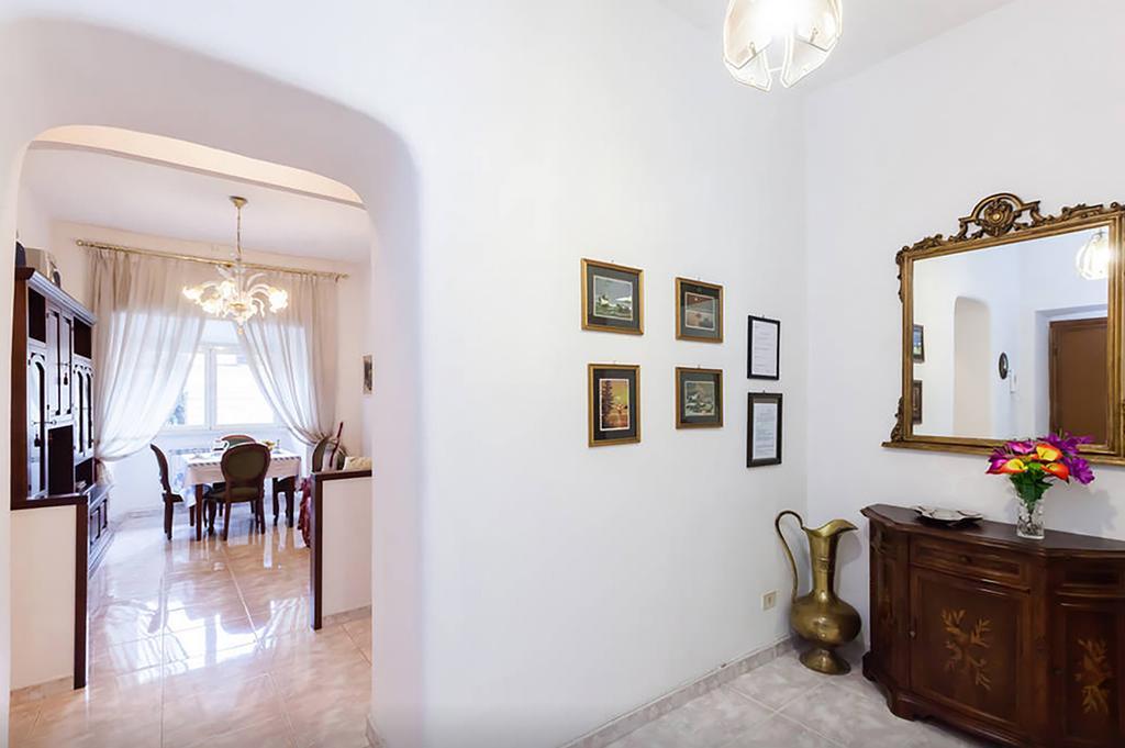Caterina One O One - Embassy Rome