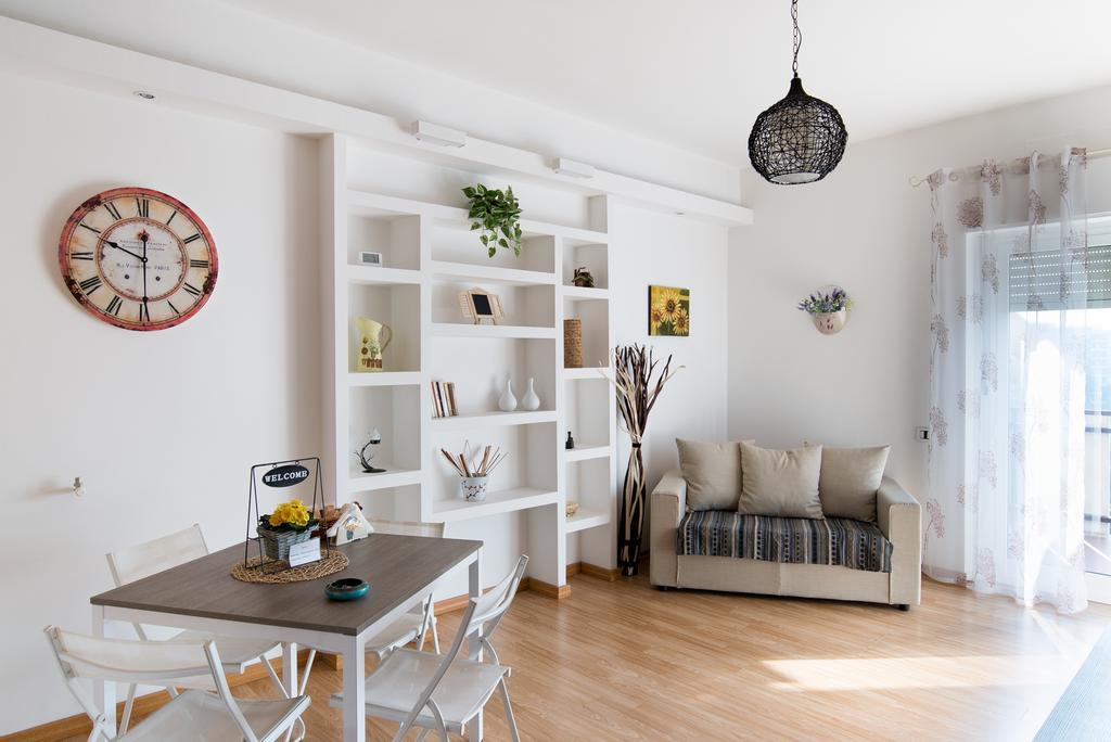 Apartment Cinecitta'est Rome