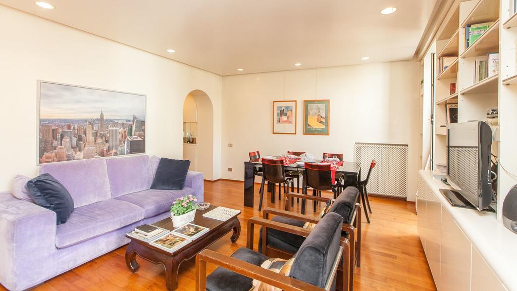 Campo De Fiori Balcony Apartment *