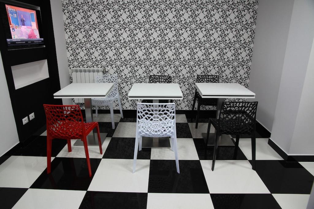Acomodação com café da manhã  Black & White G&g 2*
