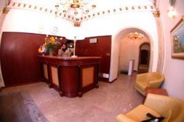 Lella Hotel 2*