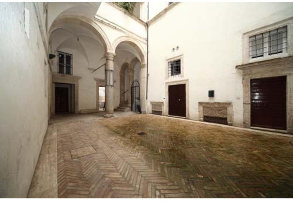 Apartment Portico *