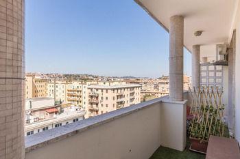 Piramide Terrace Rome