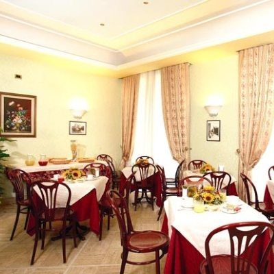 Hotel Dina