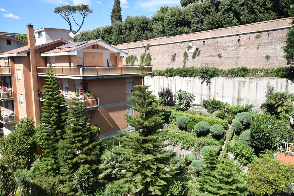 Apartment The Voice Of The Pope