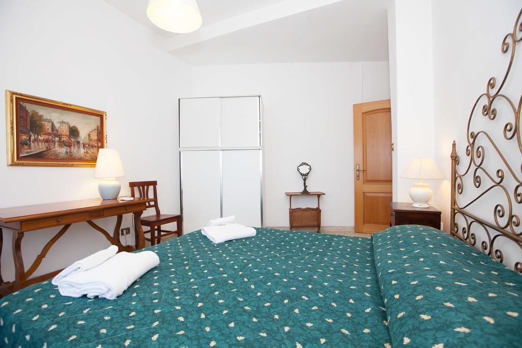 Devoti Rome