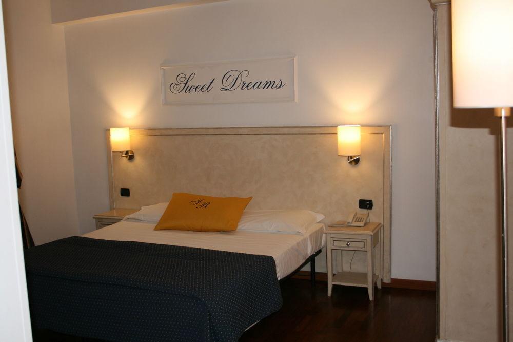 & 2* Rome