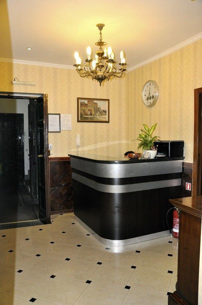 Drago D'oro - Accross From Metro Vittorio Emanuele Bed & Breakfast Roma