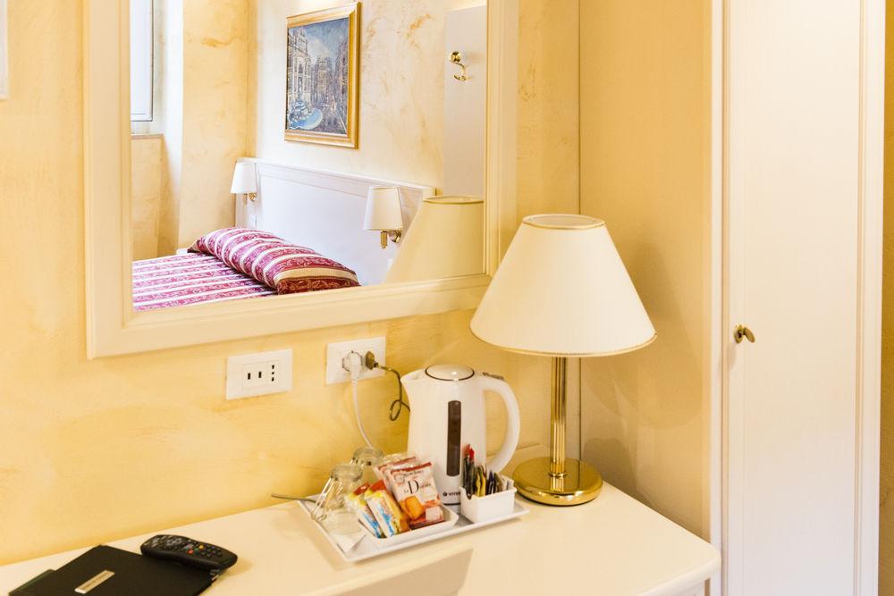 Domus Trevi Bed & Breakfast 3*