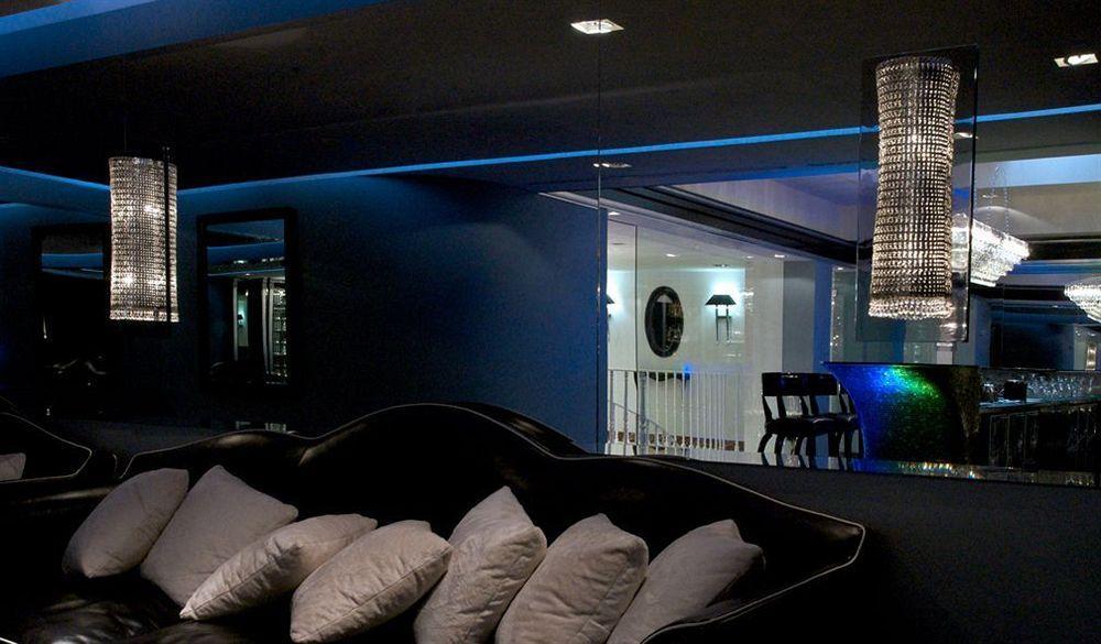 Leon's Place In Hotel