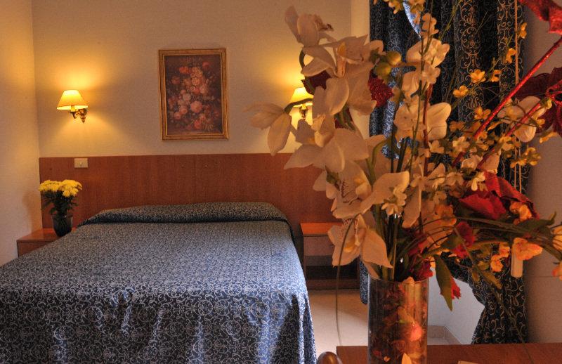 Pyramid 3* Rome
