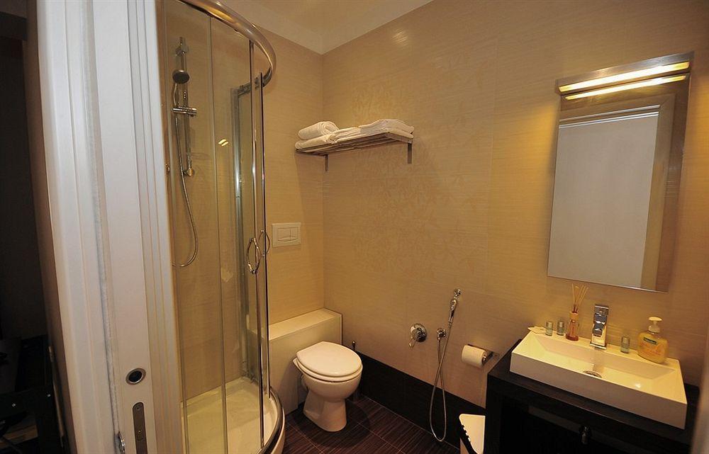 Living 2* Rome