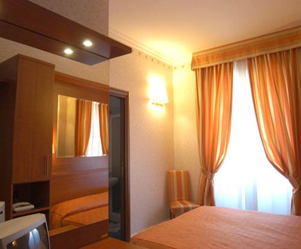 Dina 3* Rome