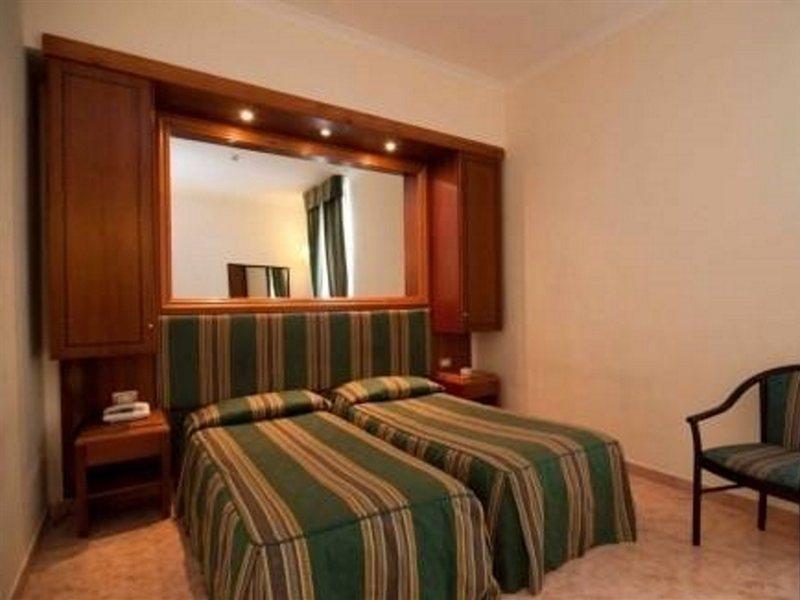 Raeli Lux Roma